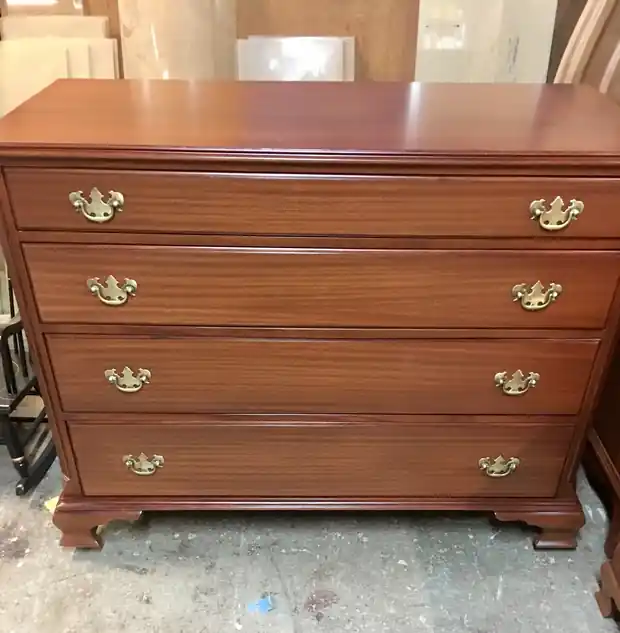 Mahogany chest of drawers with brass bail pulls