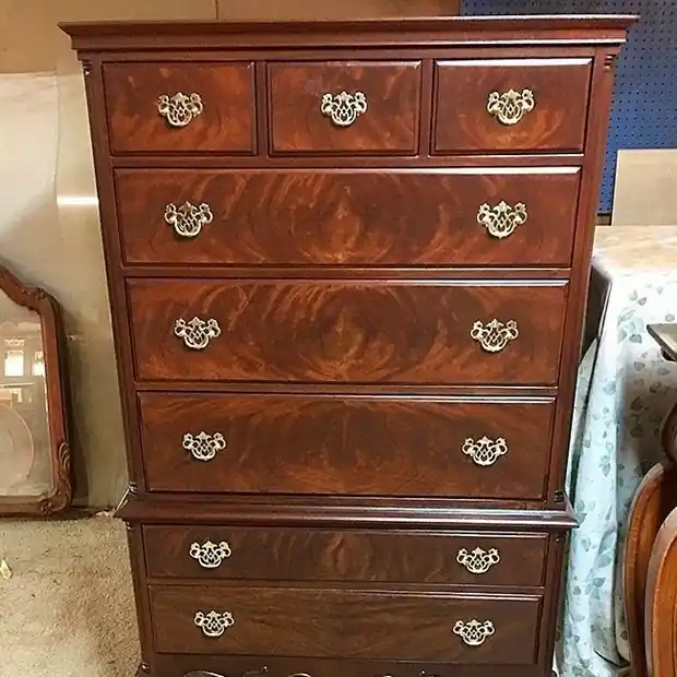 Flame mahogany chest of drawers with polished brass bail pulls